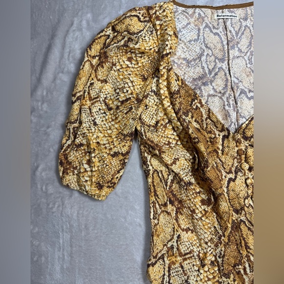 Reformation Eliana Boa Snakeskin Animal Print V Neck Button Front Blouse Small - Picture 2 of 16